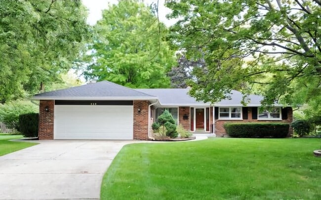 property at 826 Crestfield Ave