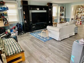 11 Moreland Ave in Hull, MA - Building Photo - Building Photo