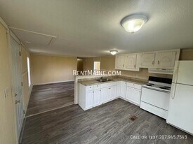 8 Hall Dr in Hudson, ME - Building Photo
