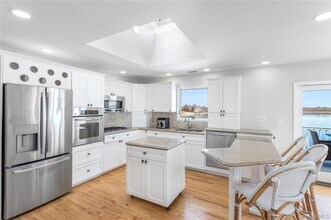 2 Bayside Ave in East Quogue, NY - Building Photo - Building Photo