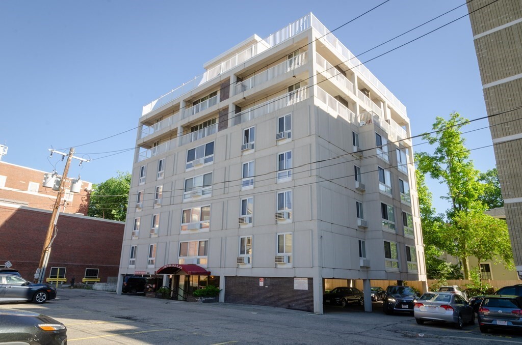 4 Trowbridge Pl, Unit 4 in Cambridge, MA - Building Photo