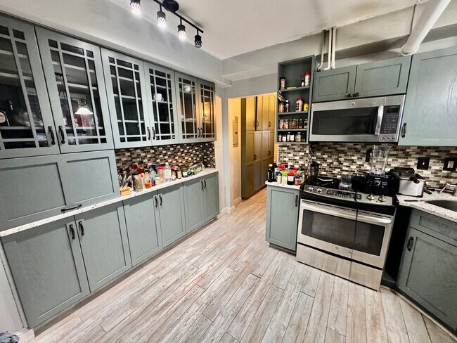 1662 Commonwealth Ave, Unit #11 in Boston, MA - Building Photo - Building Photo