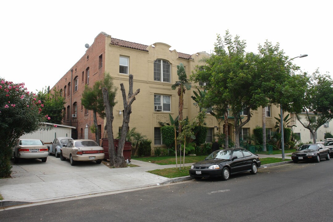 214 E Chestnut in Glendale, CA - Building Photo