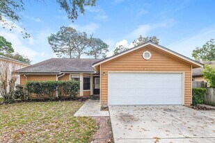 8064 Marseilles Dr in Jacksonville, FL - Building Photo