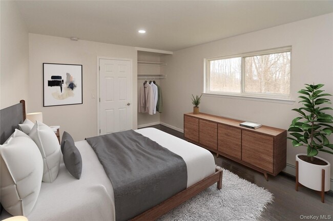 11 Fishkill Glen Dr in Fishkill, NY - Building Photo - Building Photo