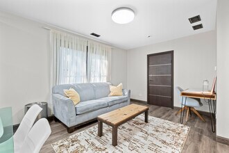 2307 Lake St in Evanston, IL - Building Photo - Building Photo