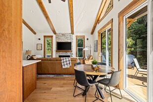 89192 US-26 in Government Camp, OR - Building Photo