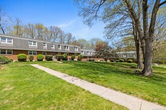 339 Dunfey Ln in Windsor, CT - Building Photo - Building Photo