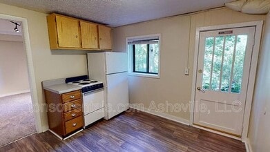 422 Old Buckeye Cove Rd in Swannanoa, NC - Building Photo - Building Photo