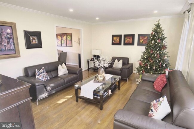 10277 Gainsborough Rd in Potomac, MD - Building Photo - Building Photo