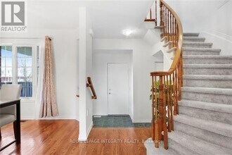 77 Daventry Crescent in Ottawa, ON - Building Photo - Building Photo