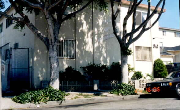 910 N Serrano in Los Angeles, CA - Building Photo - Building Photo