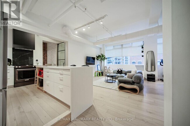80 R-380 Sherbourne St in Toronto, ON - Building Photo - Building Photo