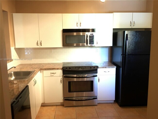 15731 SW 137th Ave in Miami, FL - Building Photo - Building Photo