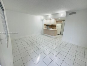 2150 W 60th St in Hialeah, FL - Foto de edificio - Building Photo