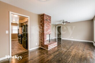 804 NW Hearnes Ave in Blue Springs, MO - Foto de edificio - Building Photo