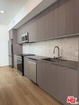 5119 Colfax Ave in Los Angeles, CA - Building Photo