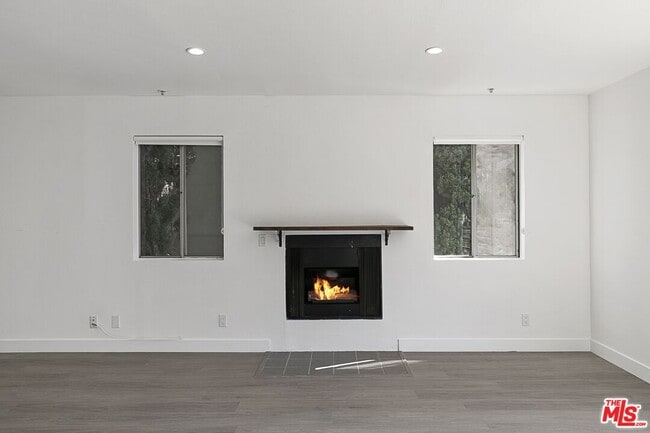 1616 Brockton Ave in Los Angeles, CA - Building Photo - Building Photo