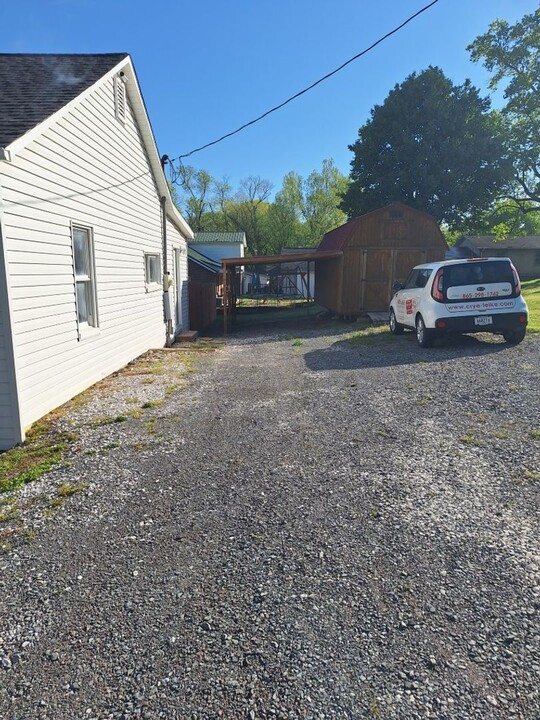 4902 Co Op Rd in Rockford, TN - Building Photo