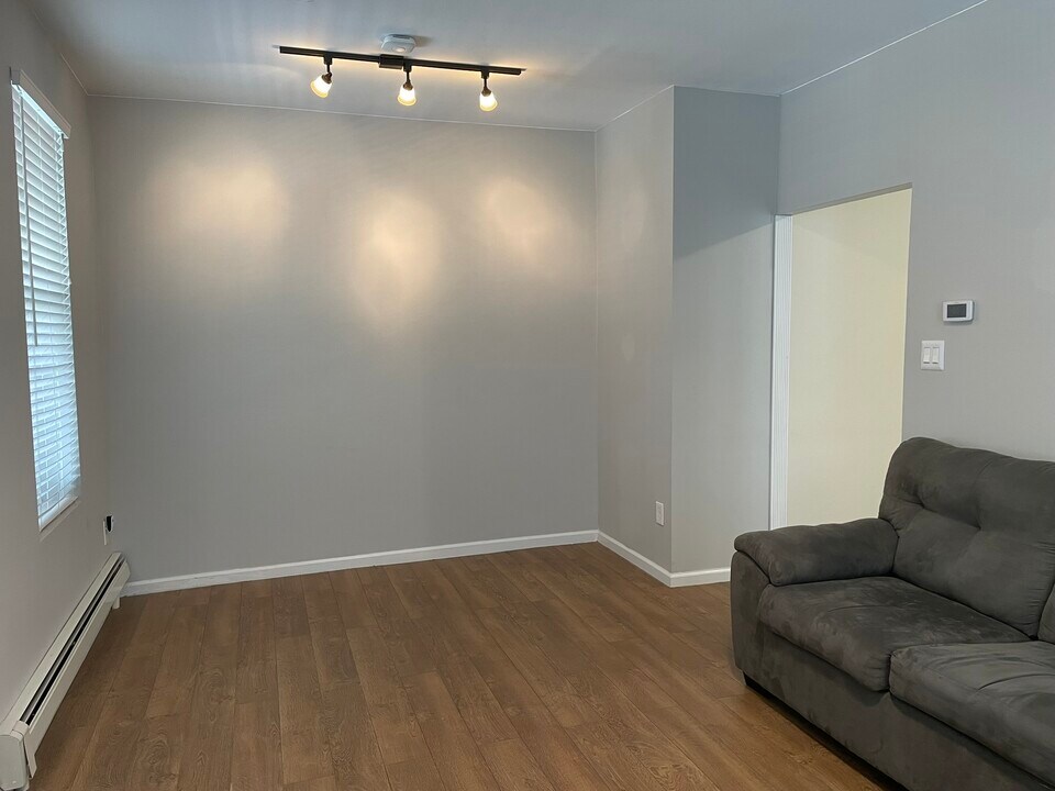 684 85th St, Unit 3 in Brooklyn, NY - Building Photo