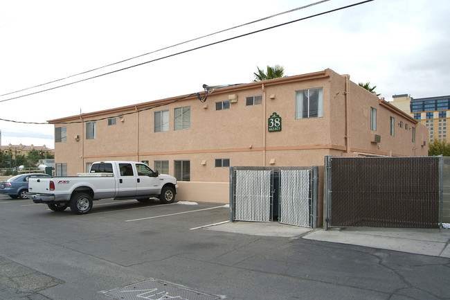 Flamingo Estate in Las Vegas, NV - Building Photo - Building Photo