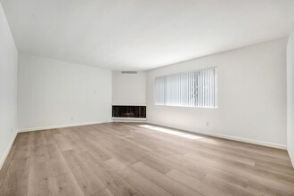 2927 Arizona Ave in Santa Monica, CA - Foto de edificio - Building Photo