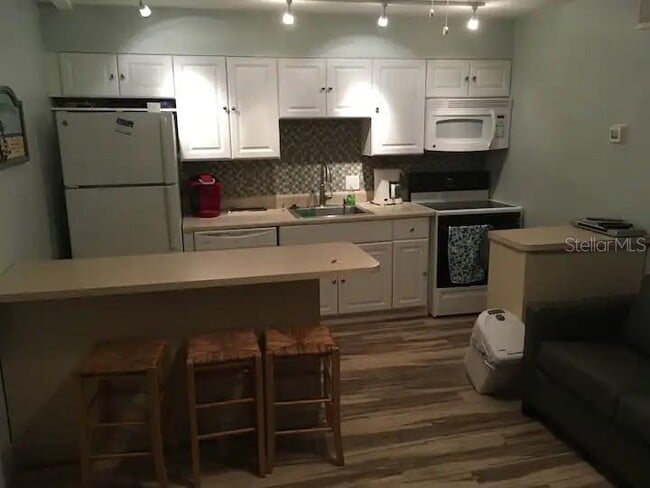 18610 Gulf Blvd in Indian Shores, FL - Building Photo - Building Photo