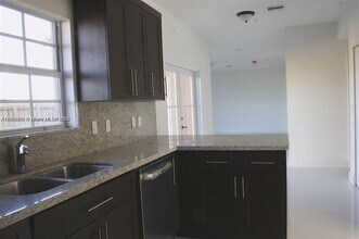 15635 SW 12th Terrace in Miami, FL - Building Photo - Building Photo