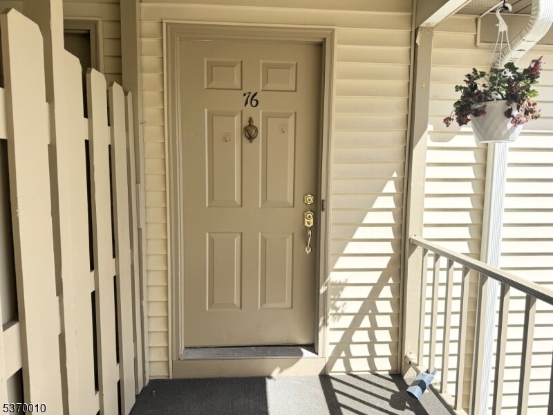 76 Jamestown Rd in Bernards, NJ - Building Photo