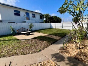 1235 Beach Rd in Palm Beach Shores, FL - Foto de edificio - Building Photo