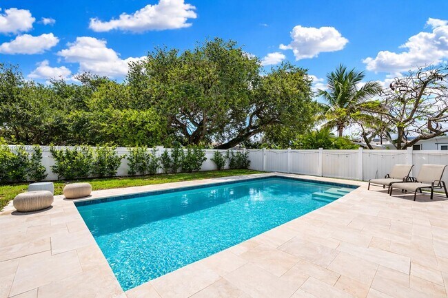 4980 Whispering Way in Davie, FL - Building Photo - Building Photo