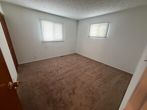 19 Eastridge Dr in Greenwood, IN - Foto de edificio - Building Photo