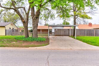 5901 N MacArthur Blvd in Warr Acres, OK - Building Photo - Building Photo