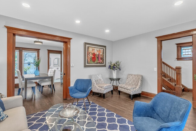 80 E Hazeltine Ave in Kenmore, NY - Foto de edificio - Building Photo