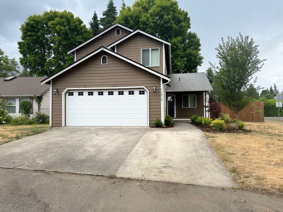 1416 Creekwood Ct SE in Olympia, WA - Foto de edificio