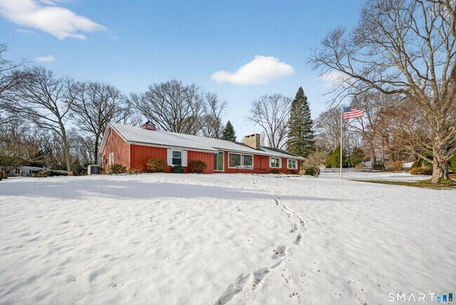 9 Harbor View S in Essex, CT - Building Photo - Building Photo