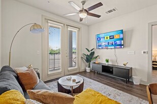 10640 Steppington Dr in Dallas, TX - Building Photo