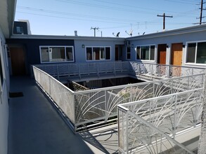 4956 S Centinela Ave in Los Angeles, CA - Building Photo - Building Photo