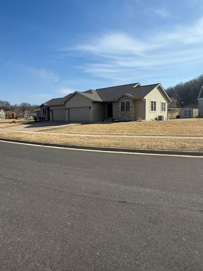 3015-3015 Valley St in Black Earth, WI - Building Photo - Building Photo