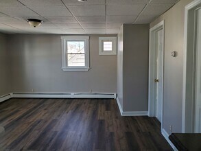 78 Cowden St, Unit 2 in Central Falls, RI - Foto de edificio - Building Photo