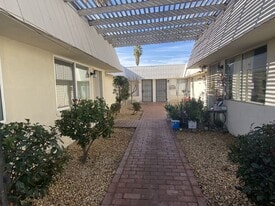 4421 Palmacia Dr in Bakersfield, CA - Building Photo