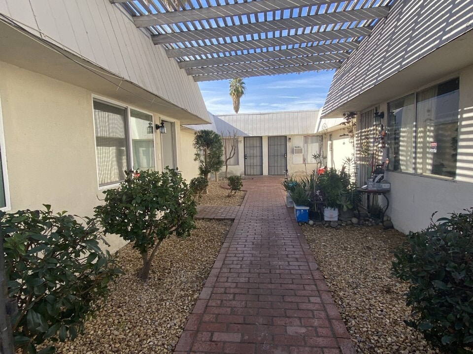 4421 Palmacia Dr in Bakersfield, CA - Foto de edificio