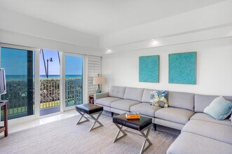 350 S Ocean Blvd in Palm Beach, FL - Building Photo - Building Photo