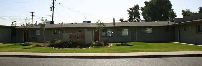 Goldcrest Apartments in Phoenix, AZ - Building Photo - Building Photo