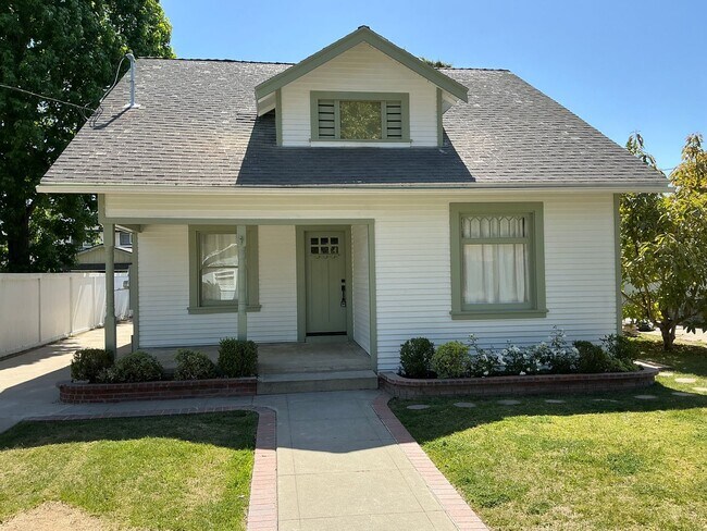 property at 447-449 S Grand St