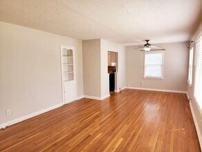 1247 E Bennett St in Springfield, MO - Building Photo - Building Photo