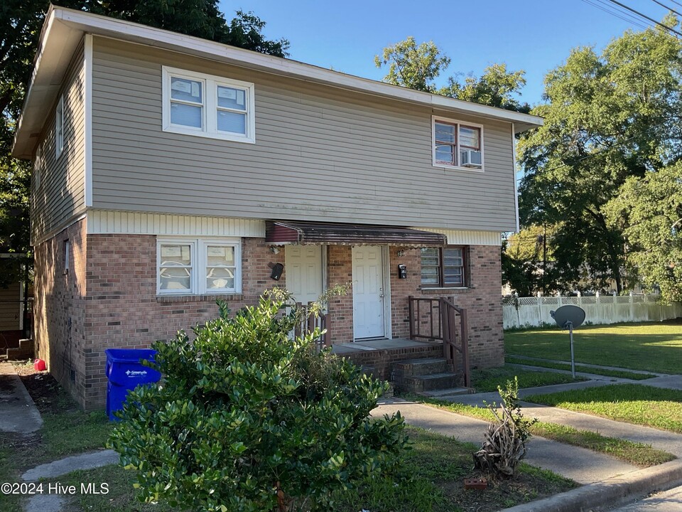 801 Colonial Ave in Greenville, NC - Building Photo