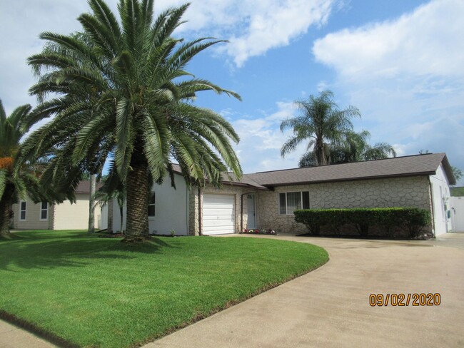 1094 Wild Holly Dr in Port Orange, FL - Building Photo - Building Photo