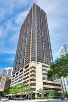 30 E Huron St in Chicago, IL - Building Photo