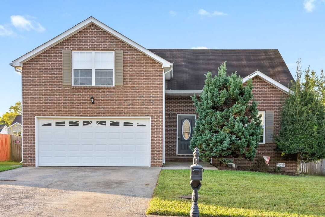 1816 Jackie Lorraine Drive in Clarksville, TN - Building Photo